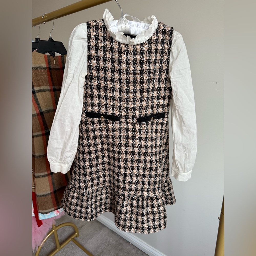 Chic Black and White houndstooth Tweed Dress with Ruffle Hem size 7.
